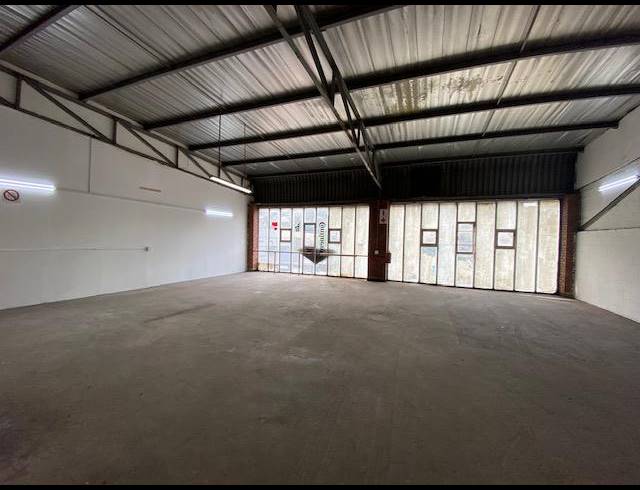 330M² WAREHOUSE TO LET IN BRIARDENE